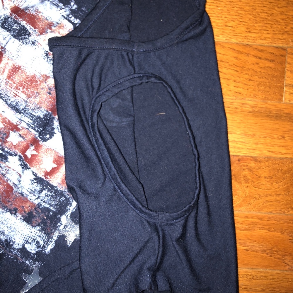 Loop 18 cold shoulder top - Picture 2 of 4